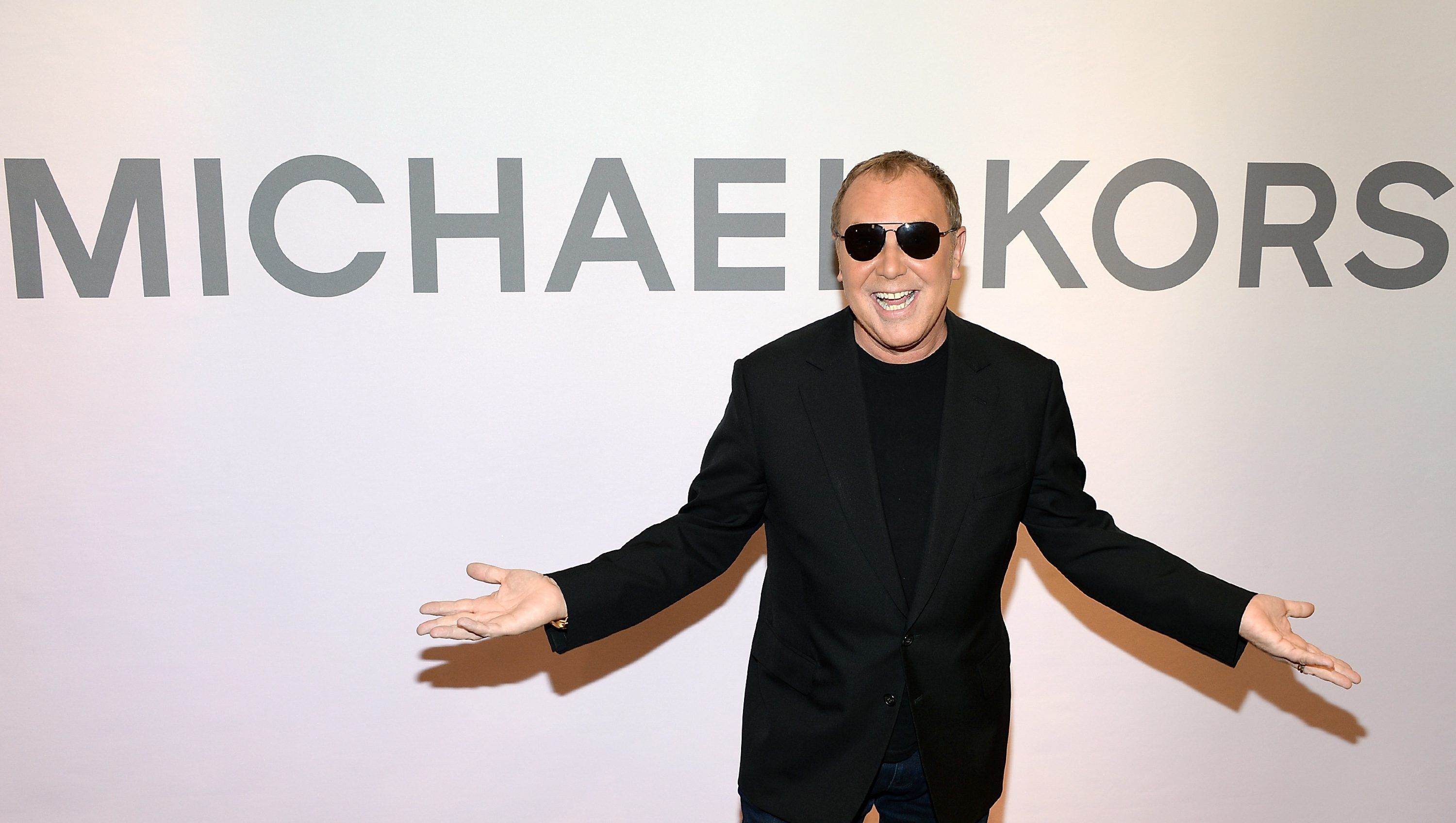 Дом моды Versace куплен Michael Kors за $ 2,1 млрд