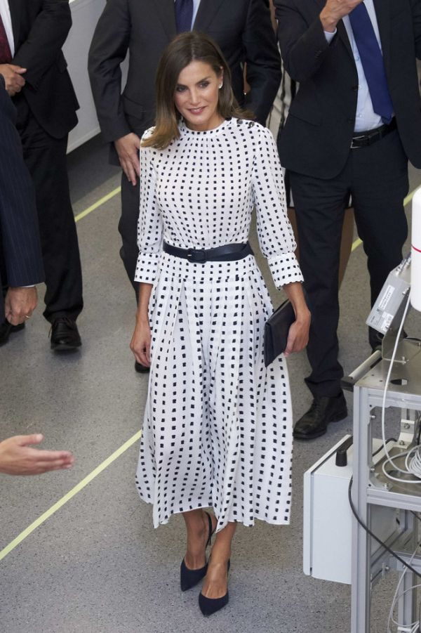 Королева Летиция вышла на публику в платье Massimo Dutti(ФОТО)