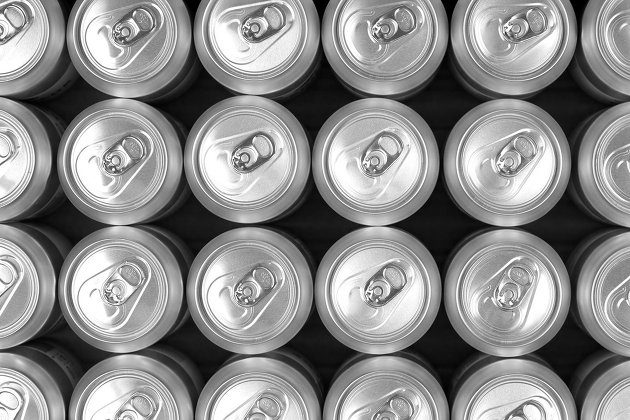 СМИ: Минпромторг хочет помочь Дерипаске льготами для пива в алюминиевых банках