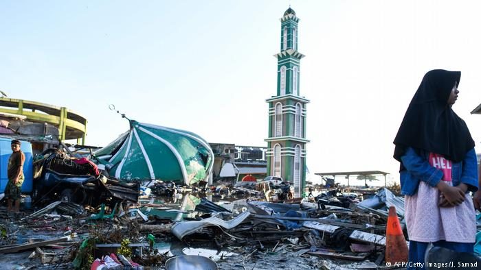 Землетрясение и цунами в Индонезии: число погибших достигло 1234 лиц