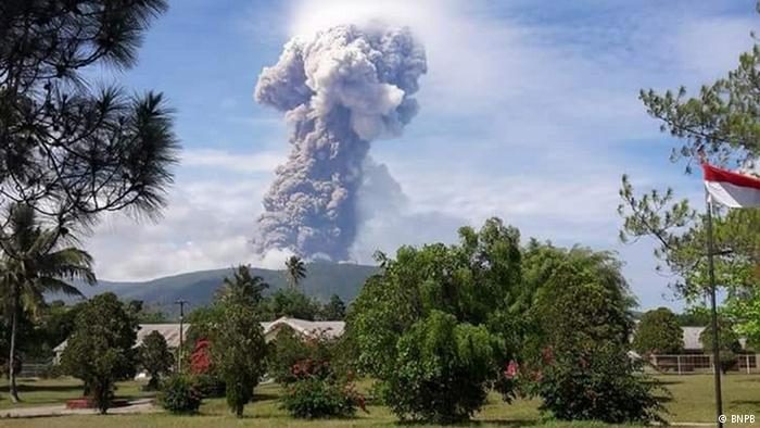 Индонезия: 1407 погибших в результате землетрясения, началось извержение вулкана