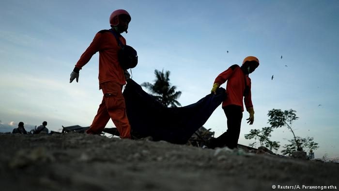 Индонезия: 1763 погибших и 5 тысяч пропавших без вести после землетрясения и цунами