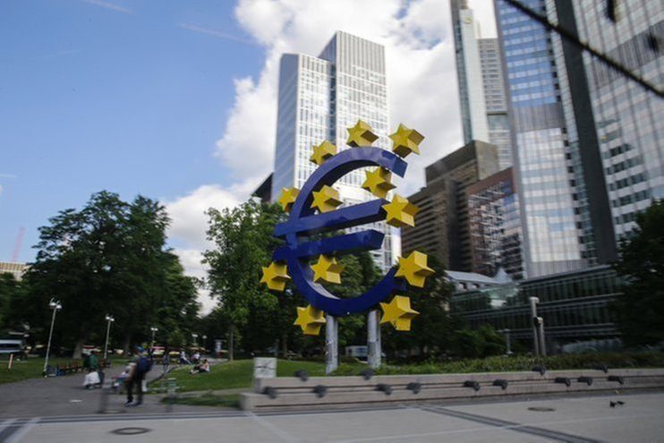 Положительное сальдо текущего счета еврозоны в августе выросло до 24 млрд евро