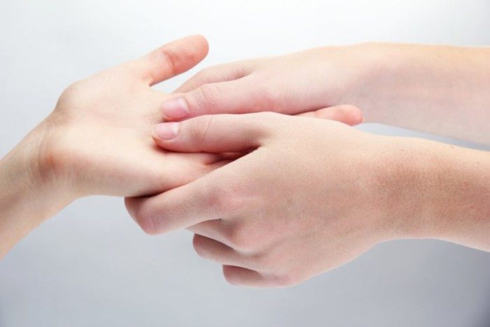 9 проблем со здоровьем, о которых могут рассказать наши руки