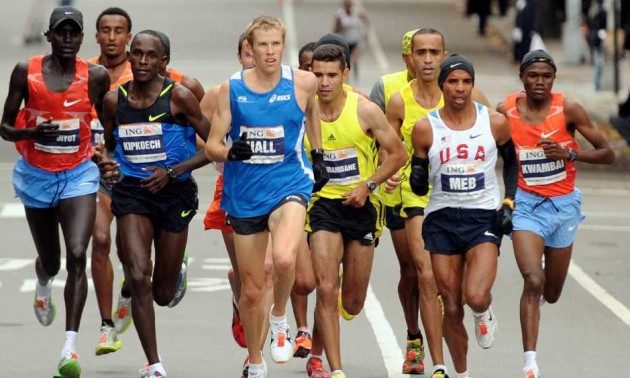 После марафона: шокирующие кадры участников, которые пробежали 42 километра. ВИДЕО