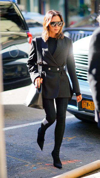 Виктория Бекхэм в total-black look появилась на Манхэттене (ФОТО)