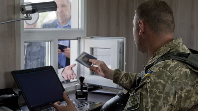 62 гривны под елку пенсионеру. Что еще изменится с 1 декабря?