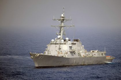 Боевой корабль США нарочно приблизился к Владивостоку