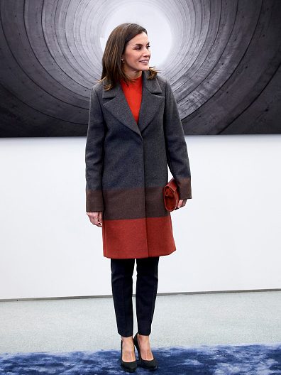 Самый модный цвет сезона: королева Летиция в коралловой водолазке (ФОТО)