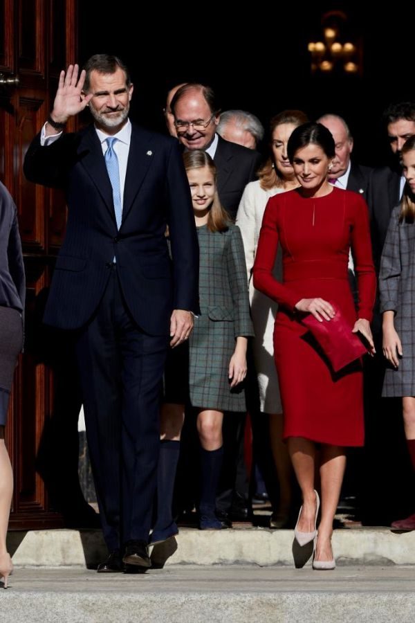 Королева Летиция и Виктория Бекхэм вышли на публику в подобных образах (ФОТО)