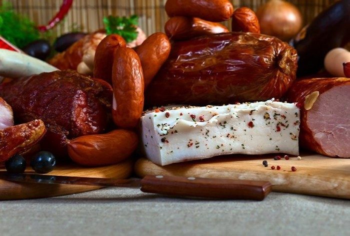 Онколог назвал самые опасные продукты для здоровья