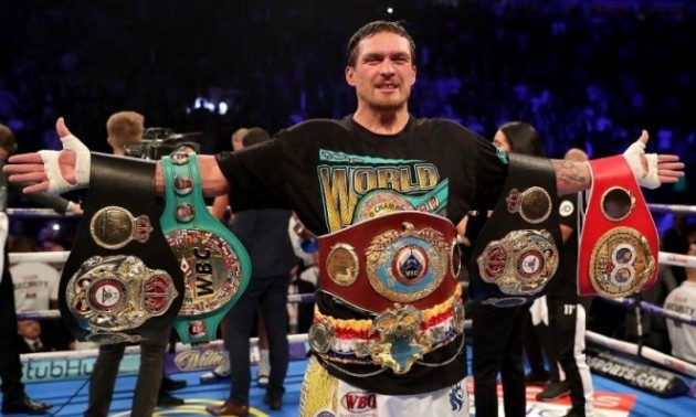 Батя в большом городе: Усик отдыхает в Нью-Йорке. ВИДЕО