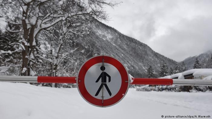 От снега в Альпах погибли по меньшей мере семь человек