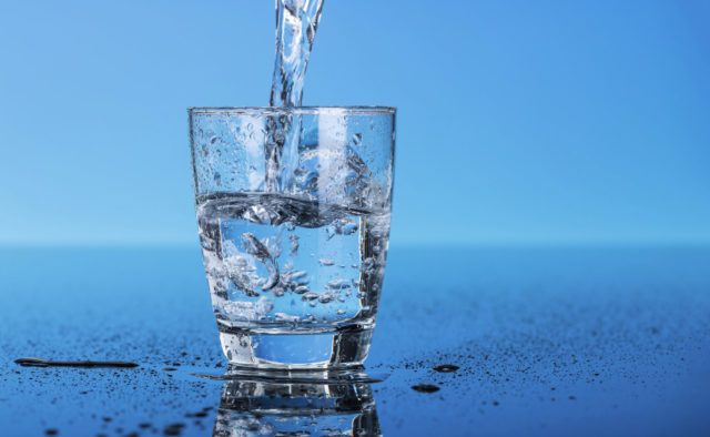 Ученые предупредили об ошибке, которое делает воду опасной для здоровья�я