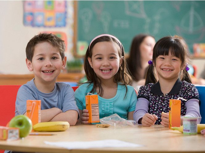 5 вредных продуктов, которыми мы регулярно кормим детей