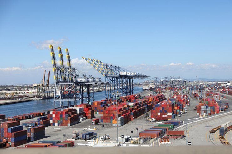 Профицит торгового баланса еврозоны неожиданно снизился в декабре