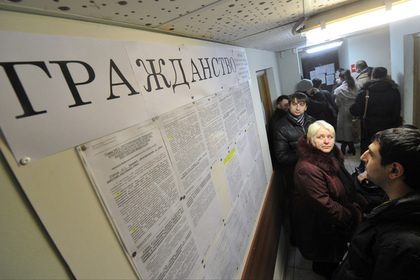 Число россиян решили увеличить за счет мигрантов