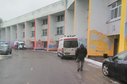 Спасенная из гор хлама девочка-маугли начала говорить и откликаться на имя