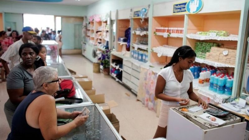 Яйця за картками: через дефіцит на Кубі обмежують продаж харчів