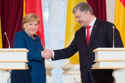 Порошенко призвал Меркель ужесточить санкции против России