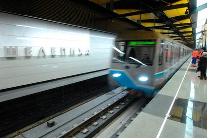Три поезда с людьми застряли в московском метро