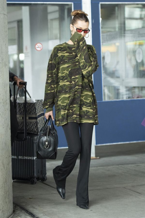 Сомнительная мода: Белла Хадид в "камуфляжном" свитере (ФОТО)