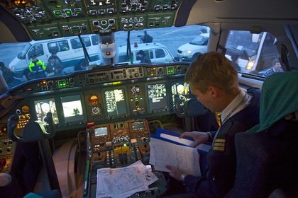 Десятки российских пилотов с недействительными дипломами остались без работы
