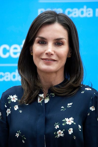 Загорелая королева Летиция в платье Massimo Dutti (ФОТО)