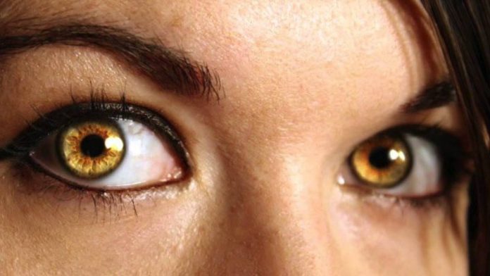 Специалисты назвали способы определить нехватку витаминов по глазам