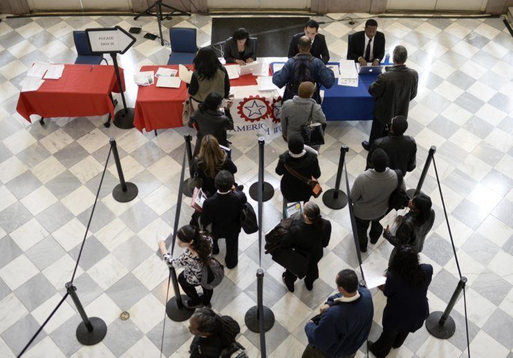 Заявки по безработице в США выросли на 4 тысячи