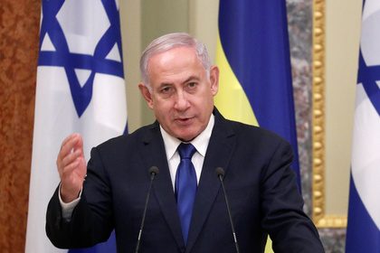 Нетаньяху оценил поступок бросившей каравай жены