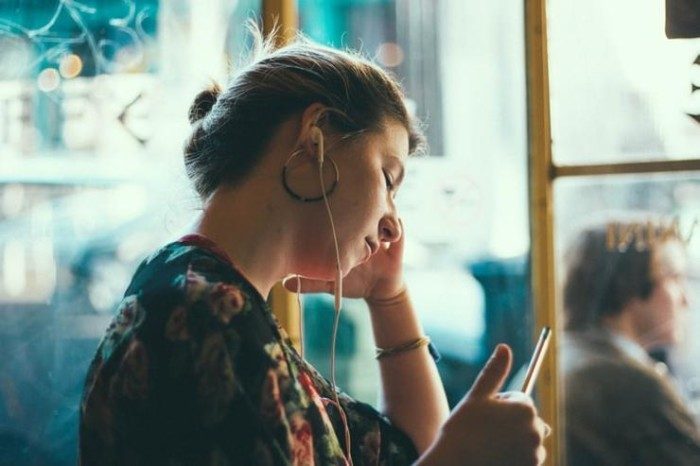 Навушники у вухах: як убезпечити себе від погіршення здоров’я