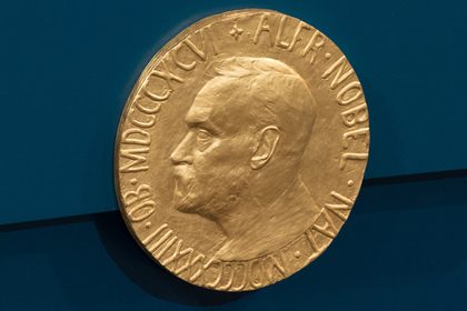 Нобелевскую премию по медицине вручат за борьбу с раком