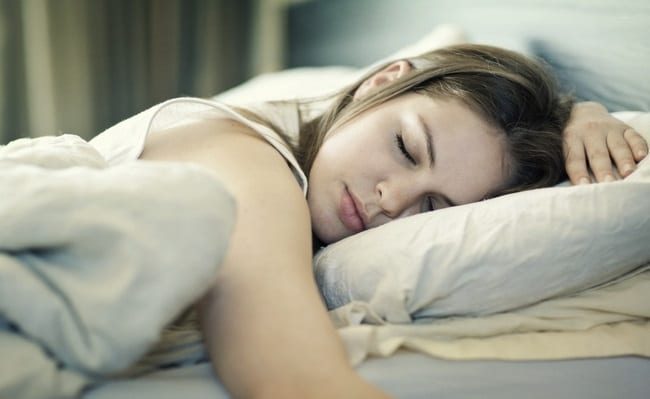 В якому положенні не варто лягати спати, щоб не нашкодити своєму...