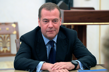 Медведев поручил ускорить российскую экономику