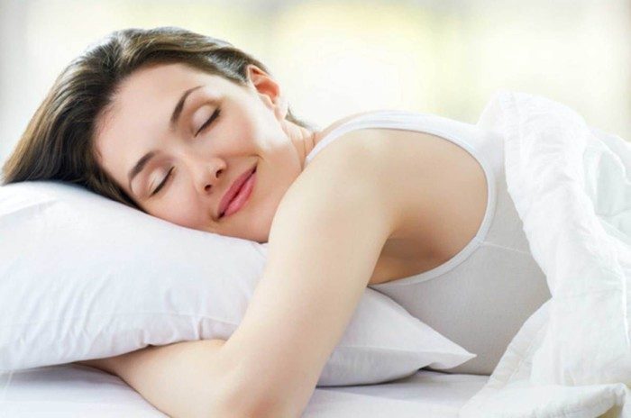 Фахівці розповіли, що дефіцит сну негативно впливає на здоров’я кісток жінки