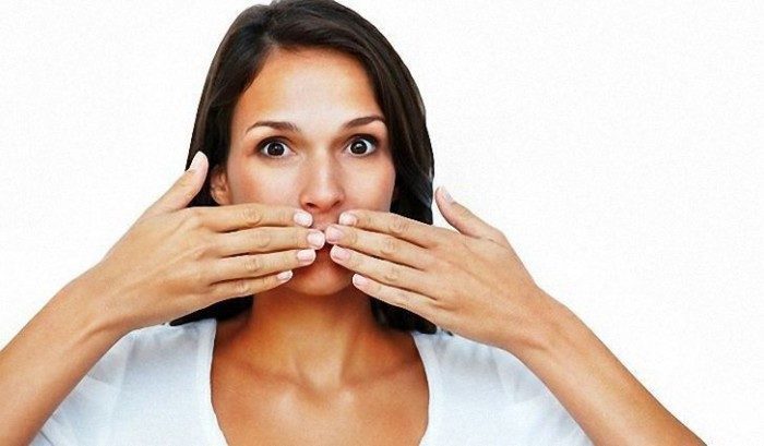 Чому з’являється гіркота у роті: основні причини появи неприємного відчуття