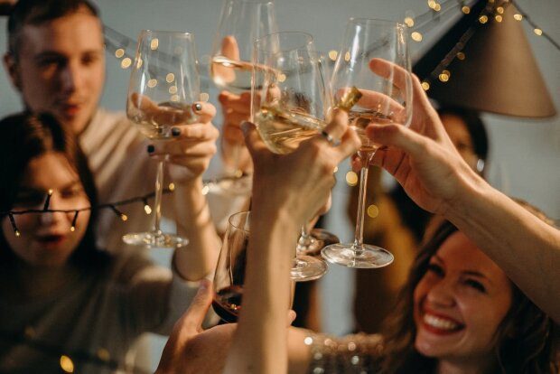 Специалисты назвали алкоголь, который безопаснее всего употреблять в новогоднюю ночь