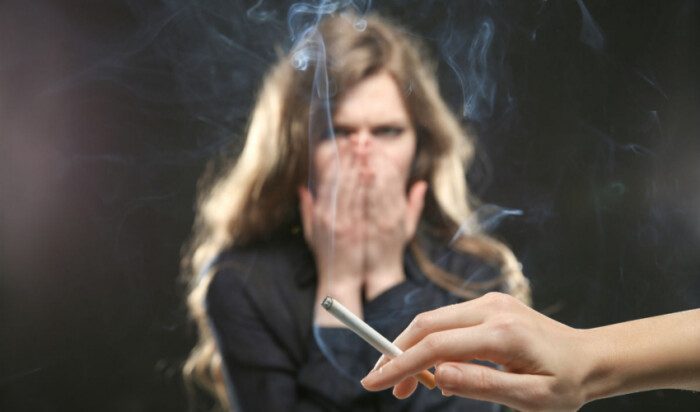Специалисты объяснили, чем курение опасно для здоровья женщины