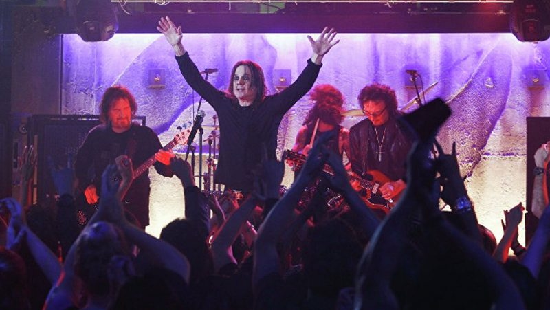 Оззи Осборн рассказал, что думает о воссоединении с Black Sabbath - РИА Новости, 08.09.2020