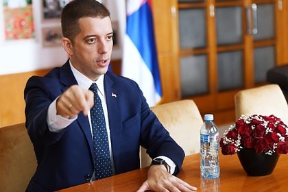 Сербский чиновник возмутился постом Захаровой о стульях в Белом доме