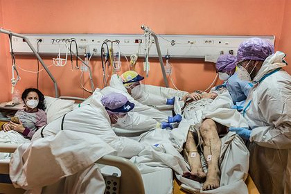 Заболеваемость коронавирусом в мире выросла впервые за семь недель