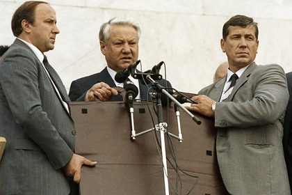 Раскрыта причина отказа Ельцина от бронежилета во время путча 1991 года