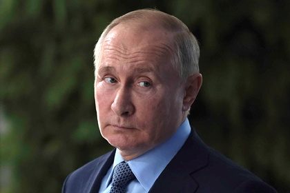 Путин заявил о десятках заболевших COVID-19 в его окружении