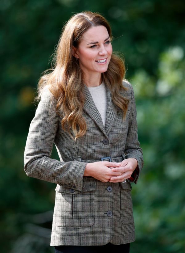 Майбутні королеви носять клітку: Кейт Міддлтон і її жакет, який всі обговорюють вже третій день