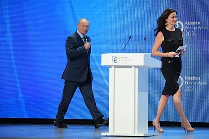 Американская телеведущая проигнорировала переводчика Путина