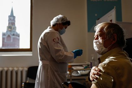 Обязательную вакцинацию от коронавируса части населения ввели по всей России