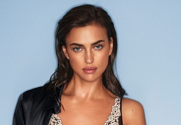 Ірина Шейк в платті Burberry з ефектним декольте (ФОТО)