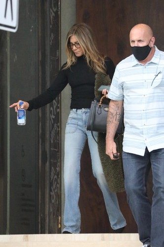 Дженніфер Еністон у джинсах, які підійдуть усім без винятку (ФОТО)
