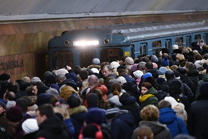Выживший после падения под поезд в Москве мужчина найден мертвым